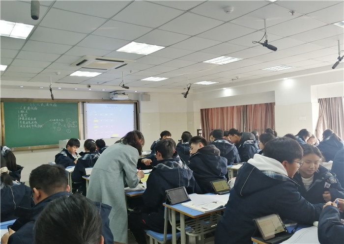 高二級(jí)部：同課異構(gòu)展風(fēng)采、教研活動(dòng)促成長(zhǎng)(圖3)