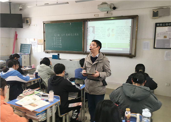高二級(jí)部：推門聽課日日新，教研相長(zhǎng)節(jié)節(jié)高(圖3)