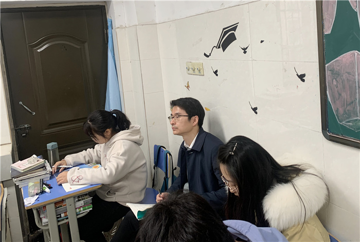 高二級(jí)部：推門聽課日日新，教研相長(zhǎng)節(jié)節(jié)高(圖10)