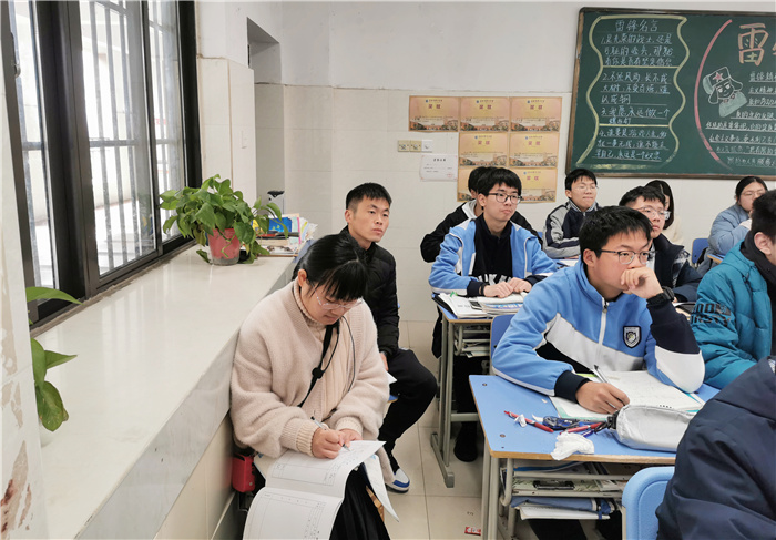 高二級(jí)部：推門聽課日日新，教研相長(zhǎng)節(jié)節(jié)高(圖11)