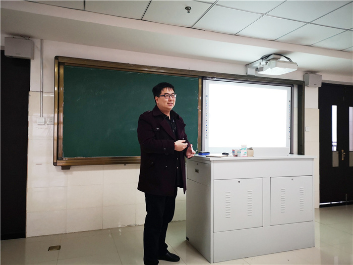 數(shù)學組：立足智慧課堂 強化教學研討(圖1)