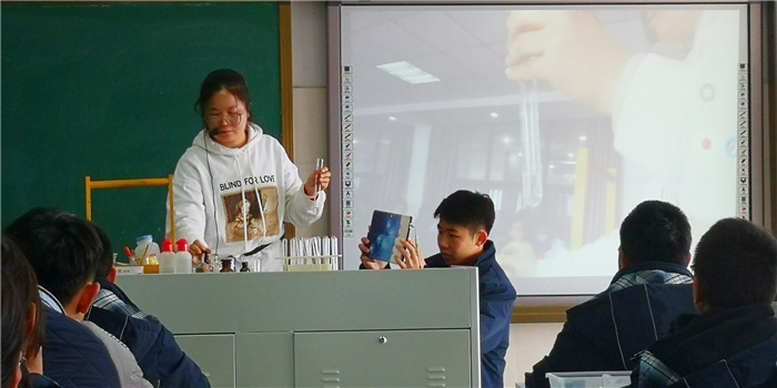 高二級(jí)部：兼聽增新知，互評(píng)促成長(zhǎng)(圖3)