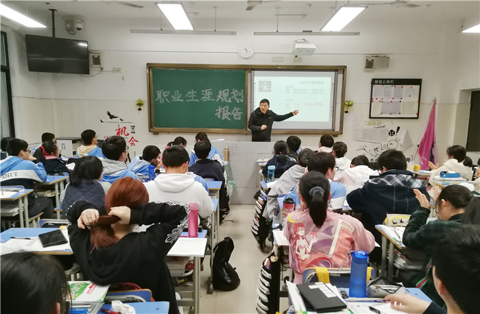 高二級部：職業(yè)生涯規(guī)劃啟迪夢想，高二十六學(xué)子厲兵秣馬(圖1)