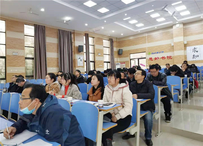 高一級(jí)部：推進(jìn)數(shù)學(xué)新課程開展，落實(shí)培訓(xùn)新教材實(shí)施(圖2)