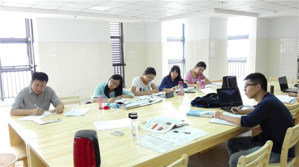 齊心協(xié)力開展校本培訓  助力青年教師專業(yè)成長(圖1)