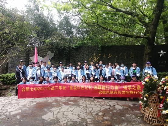 “莫倚高枝縱繁白，也須回首顧螳螂?！?圖1)