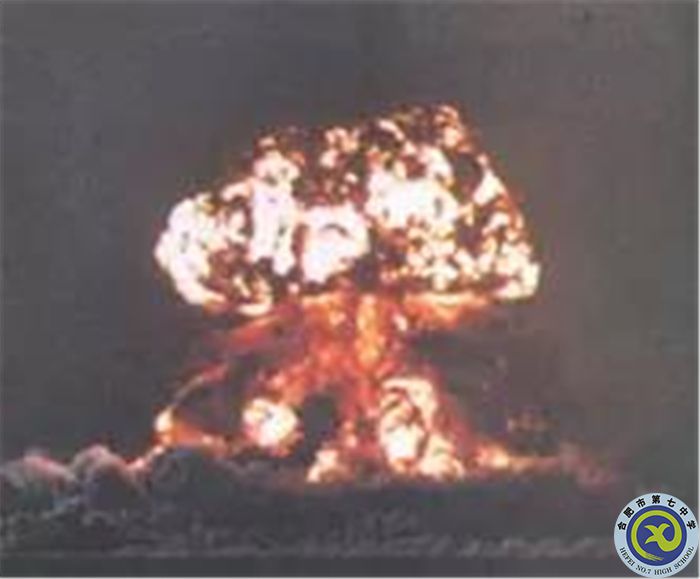△1964年10月16日，中國第一顆原子彈爆炸成功。.jpg