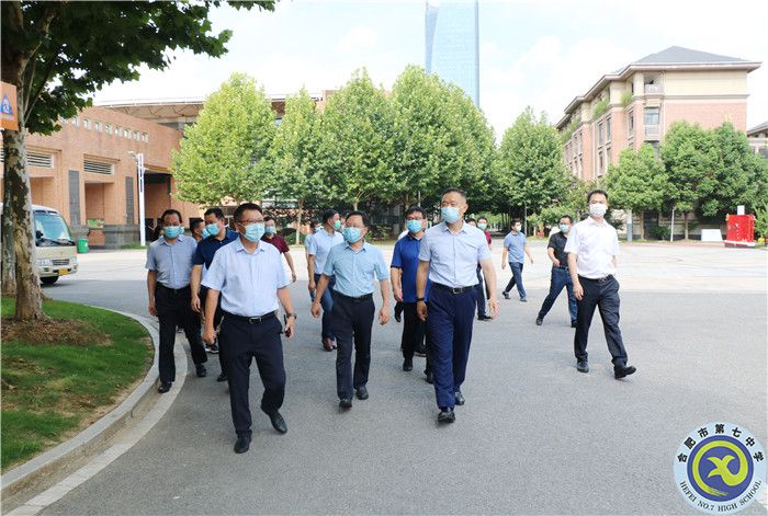 市委副書記馬軍調(diào)研七中智慧校園建設與應用情況(圖1)