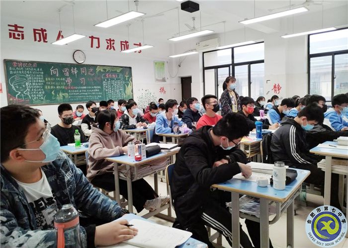 師徒齊協(xié)力，班會(huì)展風(fēng)采(圖1)