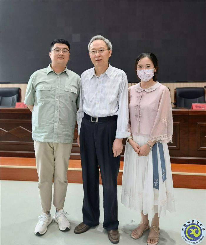 生物王辰一、楊子菡老師面向全市做成果分享2.jpg