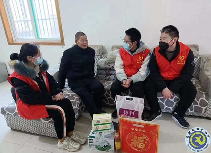 中國(guó)網(wǎng)、中安教育網(wǎng)：迎新春 送溫暖 合肥七中學(xué)子進(jìn)社區(qū)送關(guān)愛(ài)(圖1)