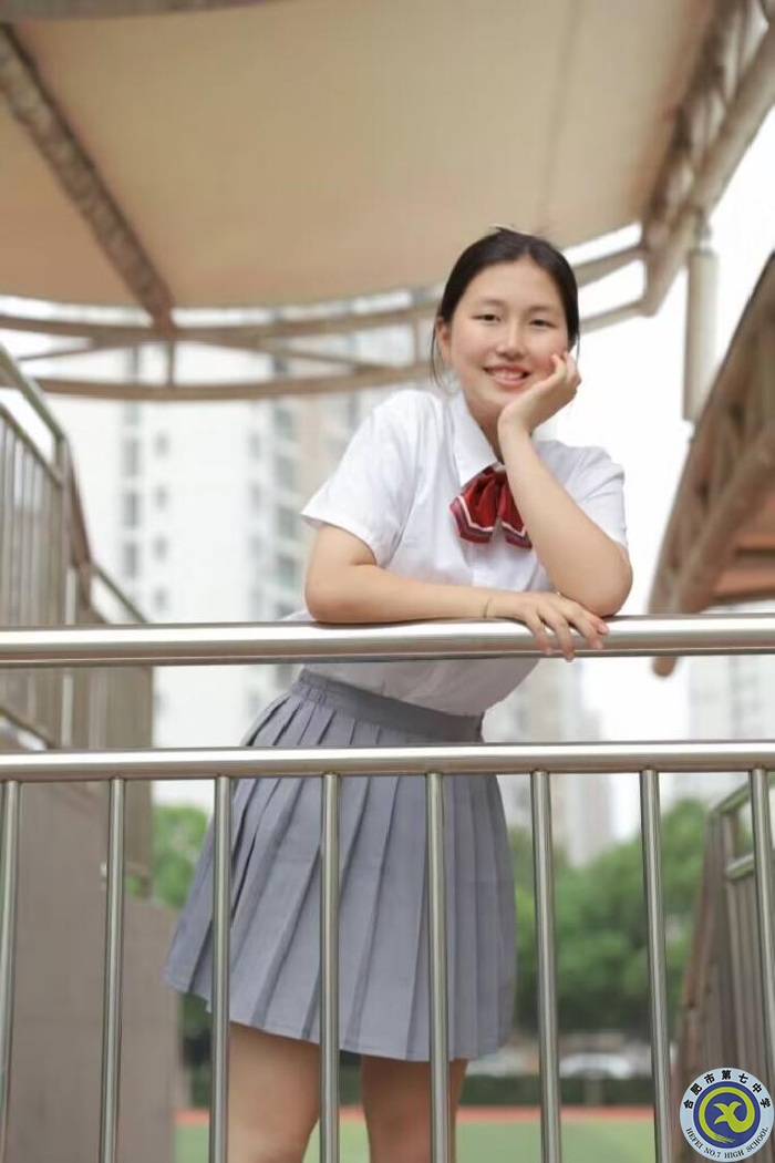 孫佳妮，四十八中望湖.png