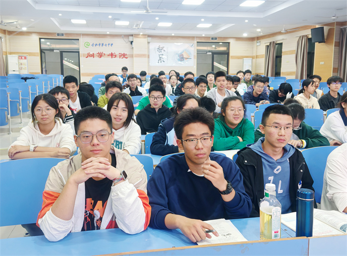 合肥七中2024級高一年級召開學生騎行安全會議(圖3)