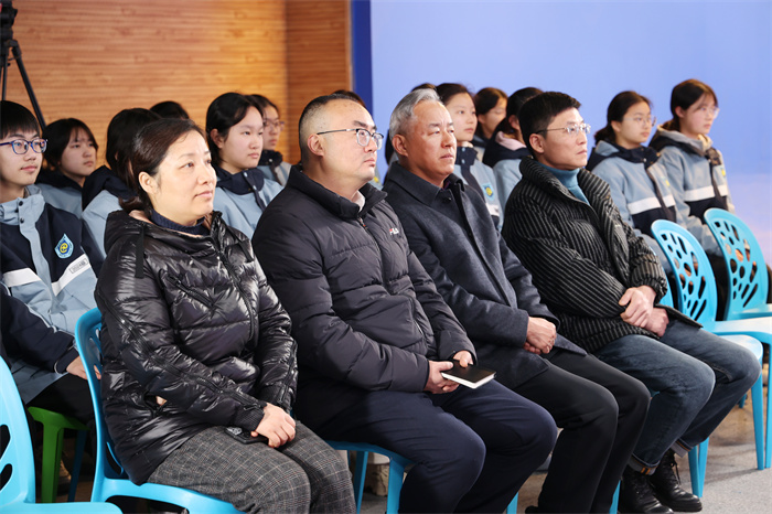 合肥七中舉行2024-2025學期第二學期第三次升旗儀式暨行為習慣養(yǎng)成教育月啟動儀式(圖5)