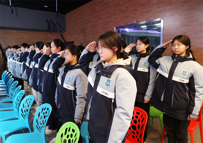合肥七中舉行2024-2025學期第二學期第三次升旗儀式暨行為習慣養(yǎng)成教育月啟動儀式(圖3)