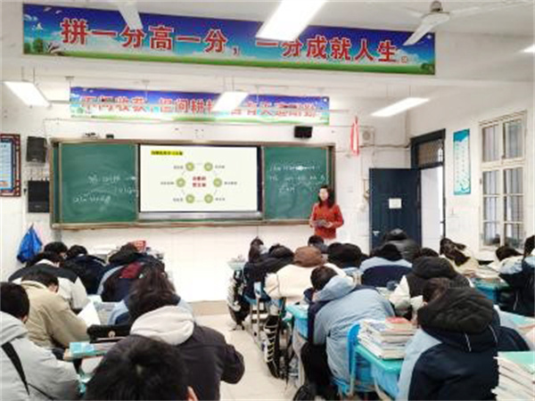 智慧教育點(diǎn)亮鄉(xiāng)鎮(zhèn)課堂2.jpg