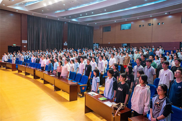 合肥七中舉行第47期團(tuán)校結(jié)業(yè)暨新團(tuán)員入團(tuán)儀式(圖3)