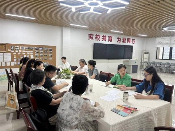 六十一期家長(zhǎng)讀書(shū)會(huì)1.jpg