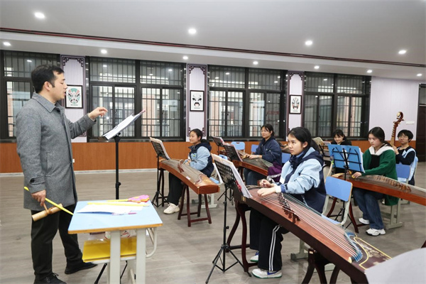七弦民樂團.jpg